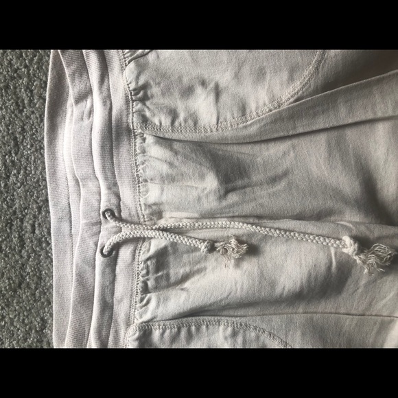 Woman’s pants - Picture 2 of 6